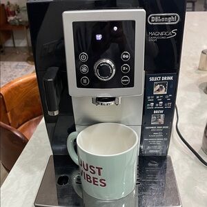 DeLonghi Magnificas Cappuccino smart Coffee Machine